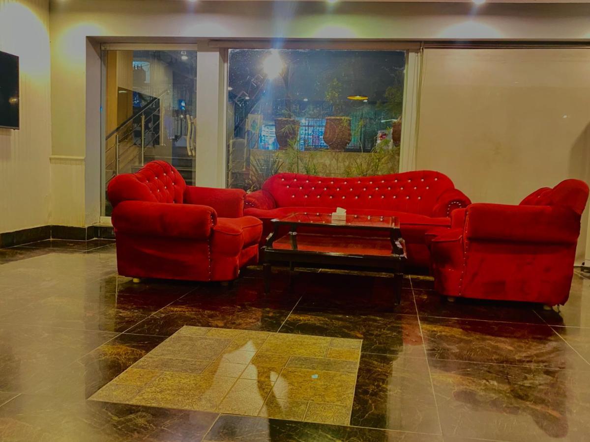 Hotel Royal One Multan Ngoại thất bức ảnh