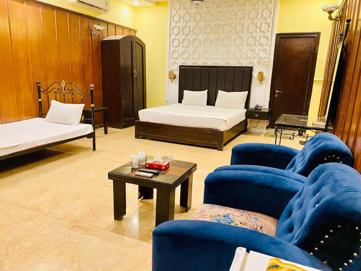 Hotel Royal One Multan Ngoại thất bức ảnh