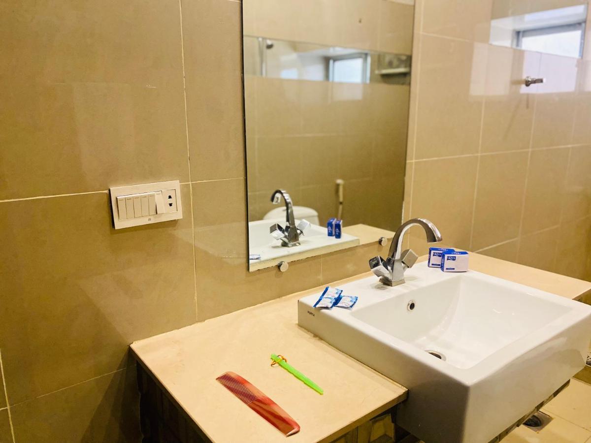 Hotel Royal One Multan Ngoại thất bức ảnh