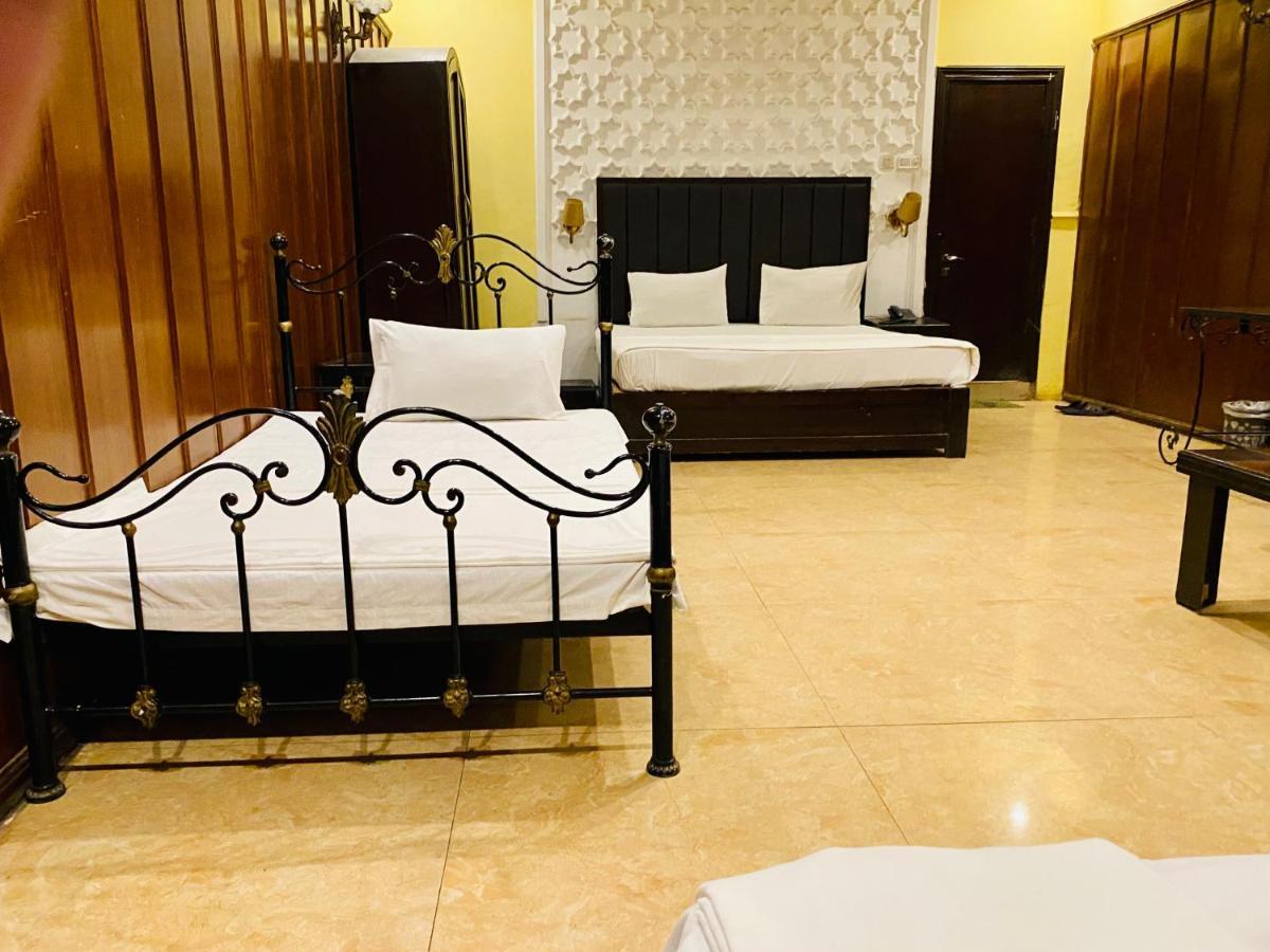 Hotel Royal One Multan Ngoại thất bức ảnh