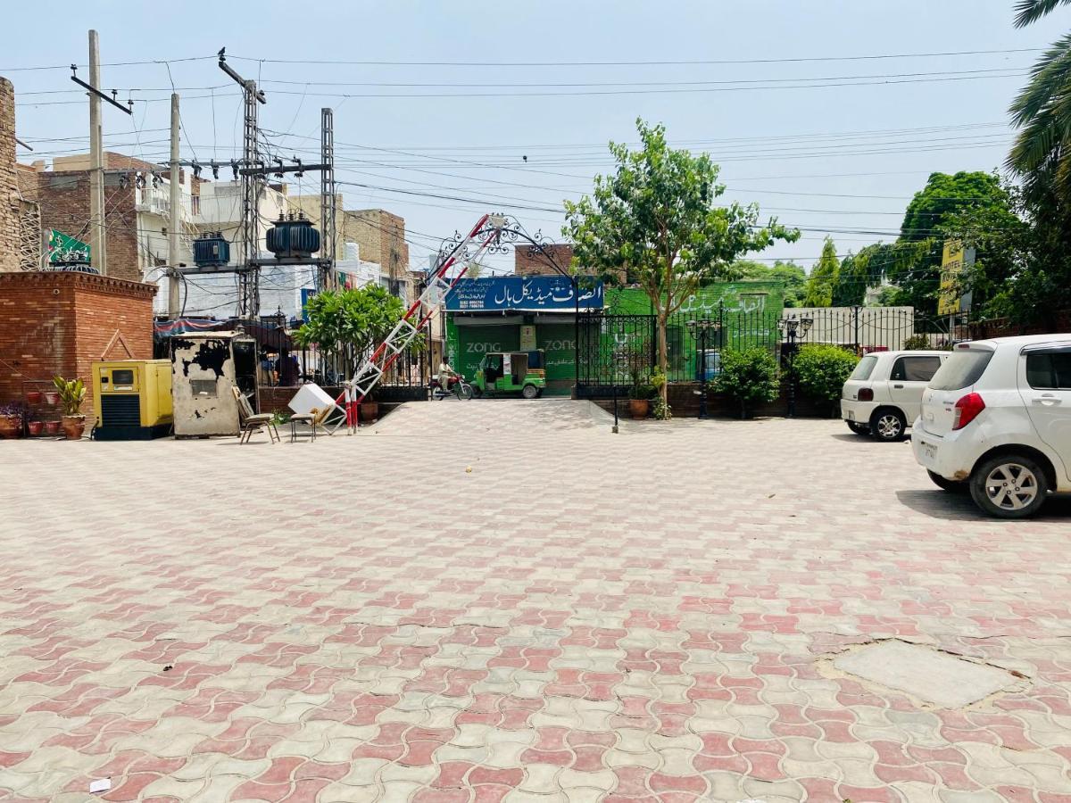 Hotel Royal One Multan Ngoại thất bức ảnh