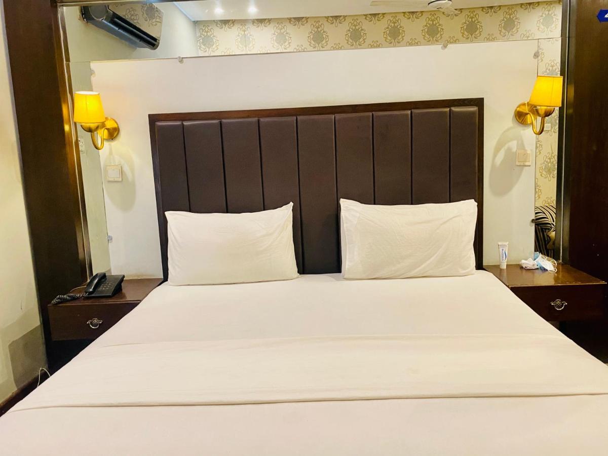 Hotel Royal One Multan Ngoại thất bức ảnh