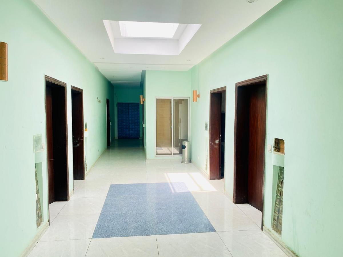 Hotel Royal One Multan Ngoại thất bức ảnh