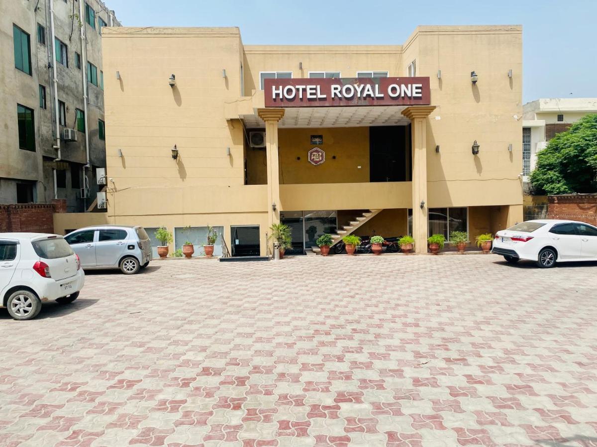 Hotel Royal One Multan Ngoại thất bức ảnh