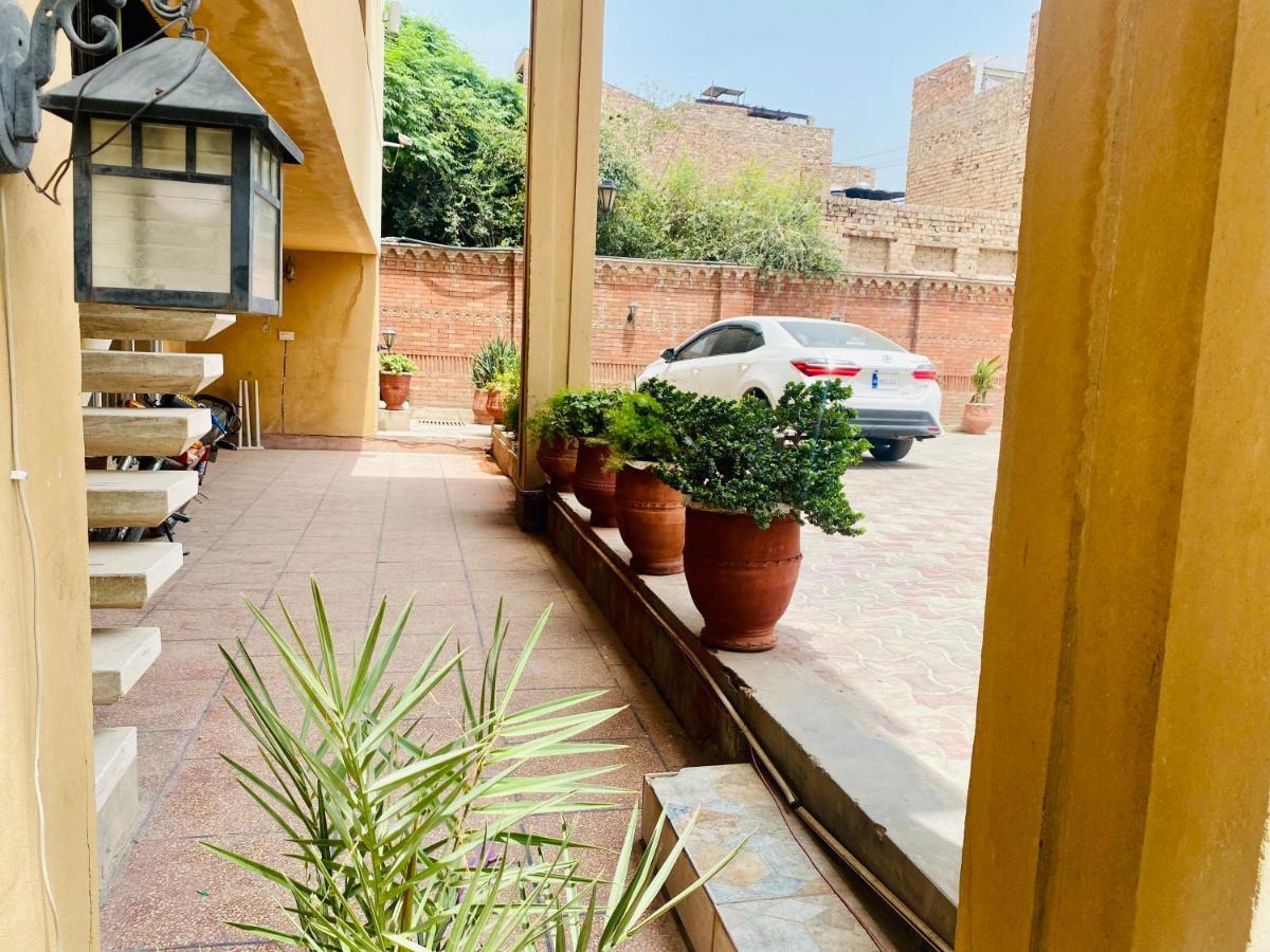 Hotel Royal One Multan Ngoại thất bức ảnh