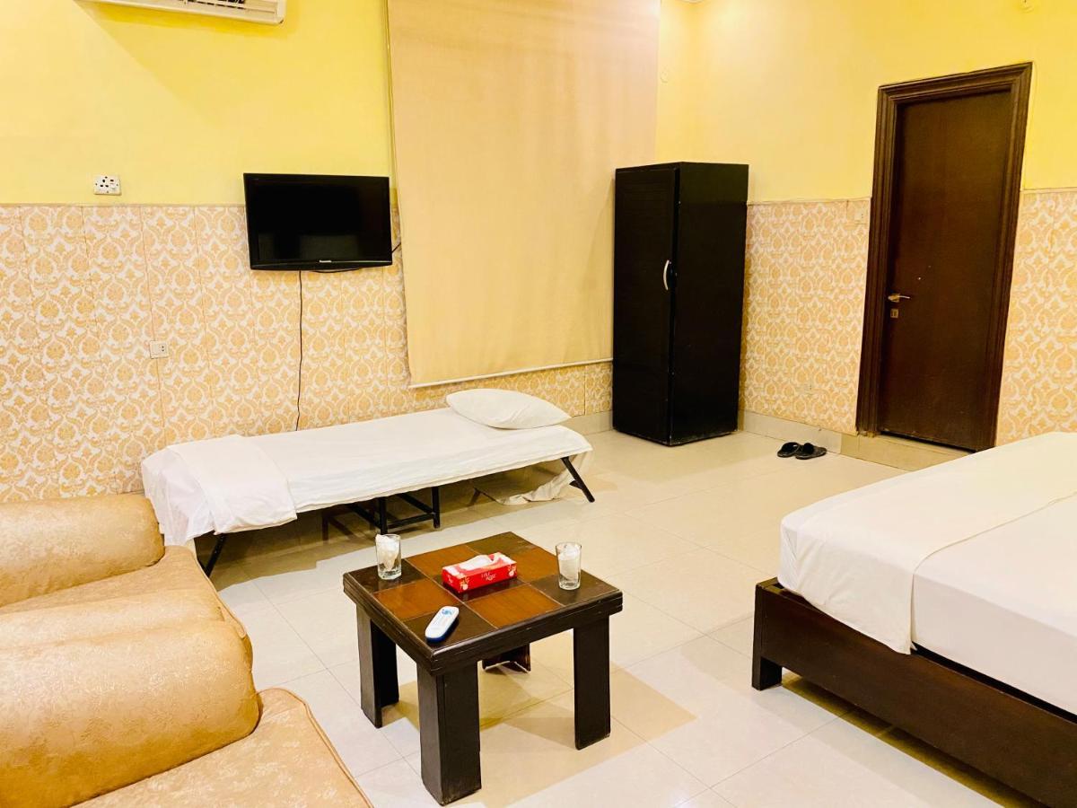 Hotel Royal One Multan Ngoại thất bức ảnh