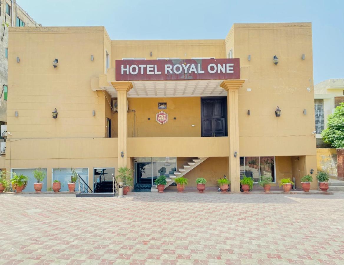 Hotel Royal One Multan Ngoại thất bức ảnh