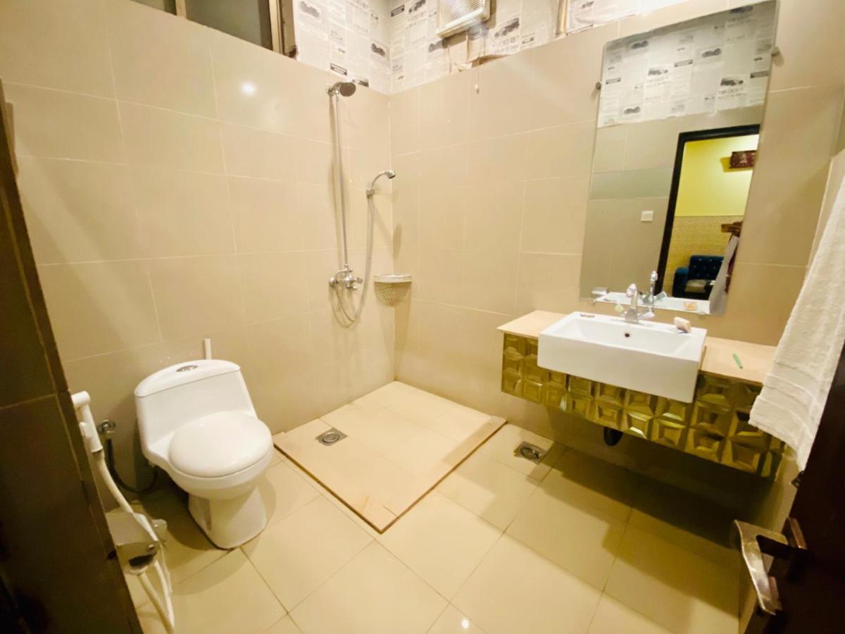 Hotel Royal One Multan Ngoại thất bức ảnh
