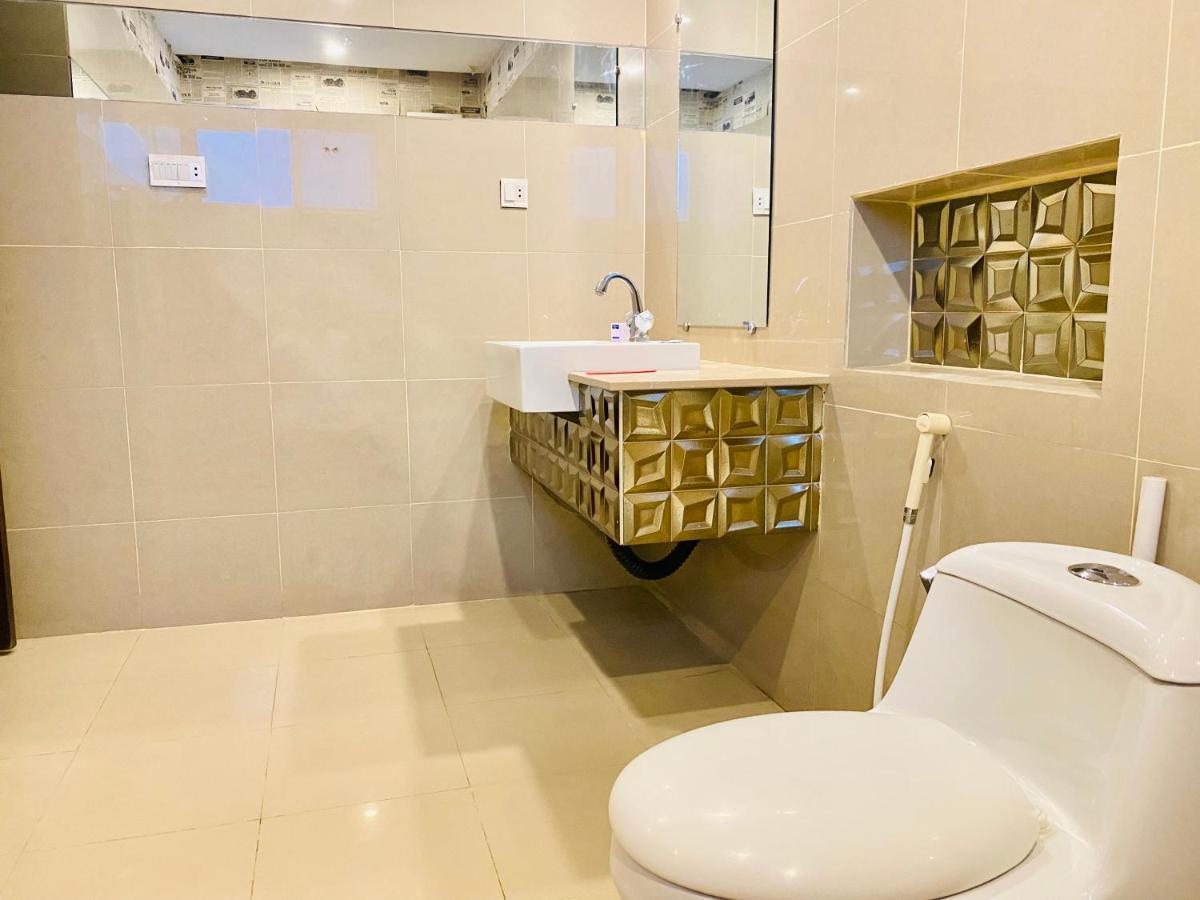 Hotel Royal One Multan Ngoại thất bức ảnh